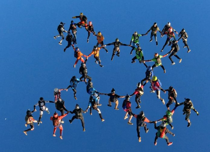 Atleta da Marinha participa de quebra de recorde Sul-Americano de Paraquedismo