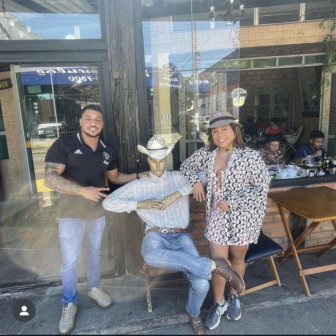 Blogueirinha Visita o Goiano Restaurante e experimenta Galinhada Premiada.